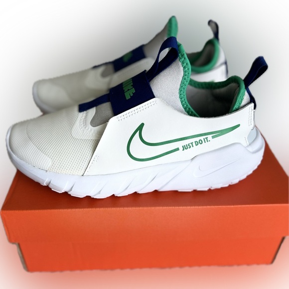 NIKE FLEX RUNNER 2 GS 'SUMMIT WHITE/STADIUM GREEN' (Size 4.5Y) - Picture 4 of 14